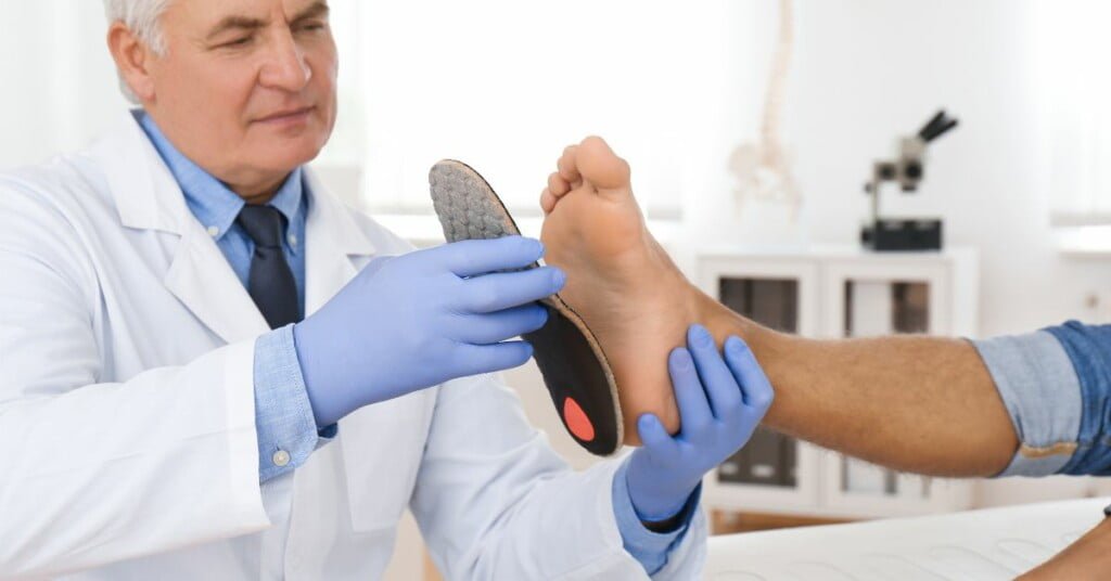 Podoloog-meet-goede-steunzolen